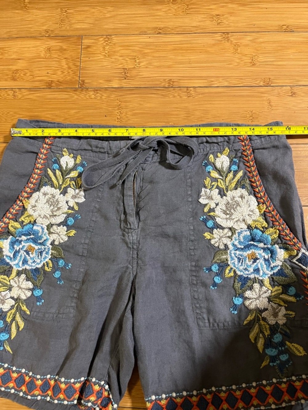 Johnny Was JW Los Angeles Linen 100% Embroidered Floral Bermuda Shorts Boho - Picture 8 of 11